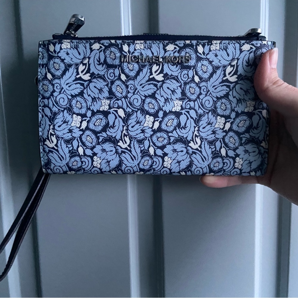 Large Michael Kors wallet/wristlet! Has phone pocket!